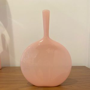 Joe Cariati Flask in color Petal